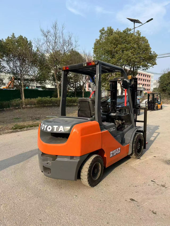 TOYOTA 3 ton 8F used japan brand diesel forklift - מלגזת סולר: תמונה 4 TOYOTA 3 ton 8F used japan brand diesel forklift - מלגזת סולר: תמונה 4