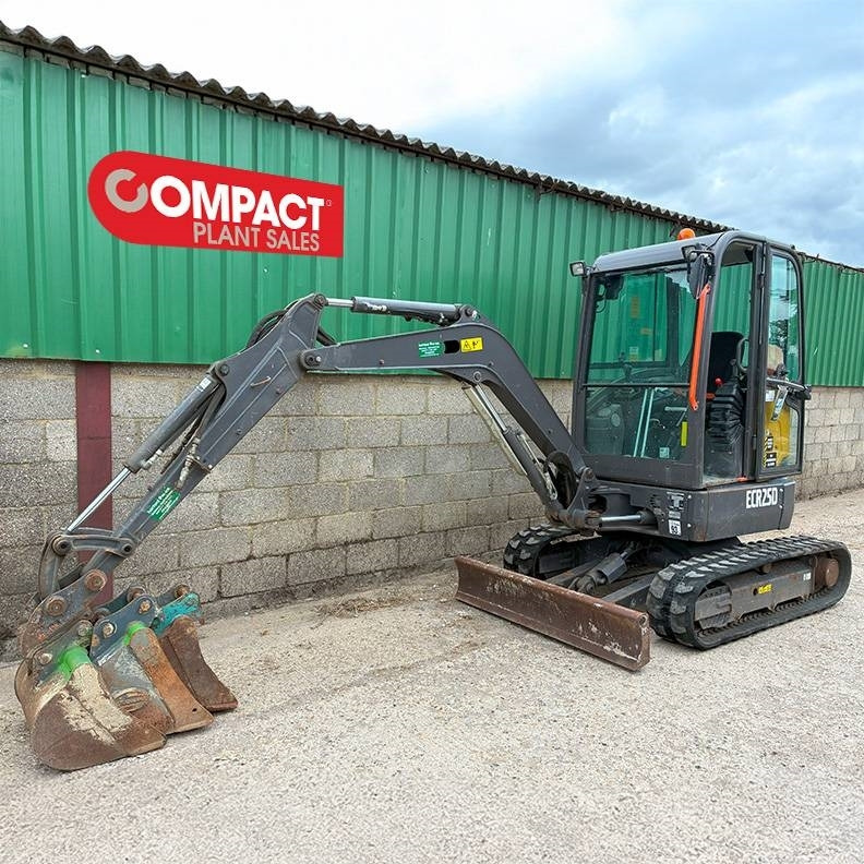 Volvo ECR25D - מיני מחפר: תמונה 3 Volvo ECR25D - מיני מחפר: תמונה 3