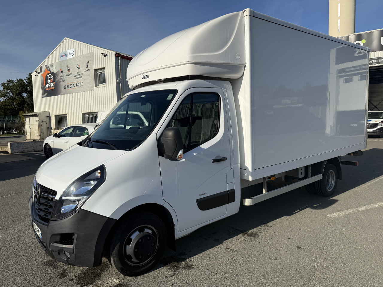 OPEL MOVANO - כלי רכב מסחרי עם תיבה: תמונה 2 OPEL MOVANO - כלי רכב מסחרי עם תיבה: תמונה 2