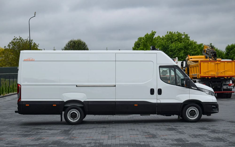Iveco DAILY MAXI 35S16 / 2.3 - 160 KM / AUTOMAT HI-MATIC / NOWY MODEL / 3 OSOBY / DOSTAWCZE / BLASZAK / KLIMA / CZUJNIKI COFANIA / NISKI PRZEBIEG / 2022 / SERWISOWANY / Z NIEMIEC - כלי רכב מסחרי עם לוח: תמונה 4 Iveco DAILY MAXI 35S16 / 2.3 - 160 KM / AUTOMAT HI-MATIC / NOWY MODEL / 3 OSOBY / DOSTAWCZE / BLASZAK / KLIMA / CZUJNIKI COFANIA / NISKI PRZEBIEG / 2022 / SERWISOWANY / Z NIEMIEC - כלי רכב מסחרי עם לוח: תמונה 4