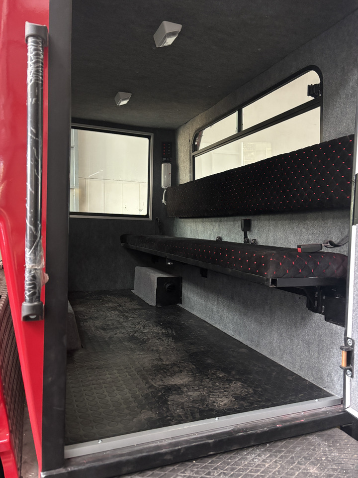 Pistenbully Pb100 with Cabin - כלי רכב עירוני/ מיוחד: תמונה 4 Pistenbully Pb100 with Cabin - כלי רכב עירוני/ מיוחד: תמונה 4