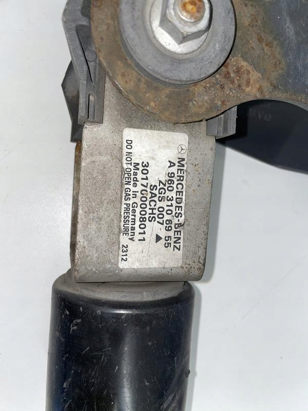 AMORTYZATOR WSPORNIK KABINY ACTROS A9603106955 - מתלה תא עבור משאית: תמונה 2 AMORTYZATOR WSPORNIK KABINY ACTROS A9603106955 - מתלה תא עבור משאית: תמונה 2