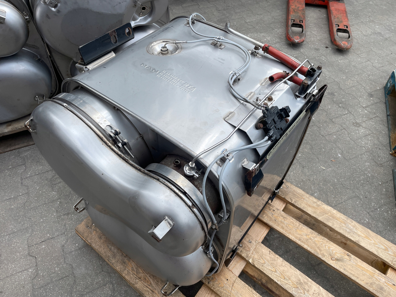 KATALIZATOR MAN TGX TGS EURO 6 DPF TŁUMIK WYDECH 81151036115 - צינור פליטה עבור משאית: תמונה 1 KATALIZATOR MAN TGX TGS EURO 6 DPF TŁUMIK WYDECH 81151036115 - צינור פליטה עבור משאית: תמונה 1