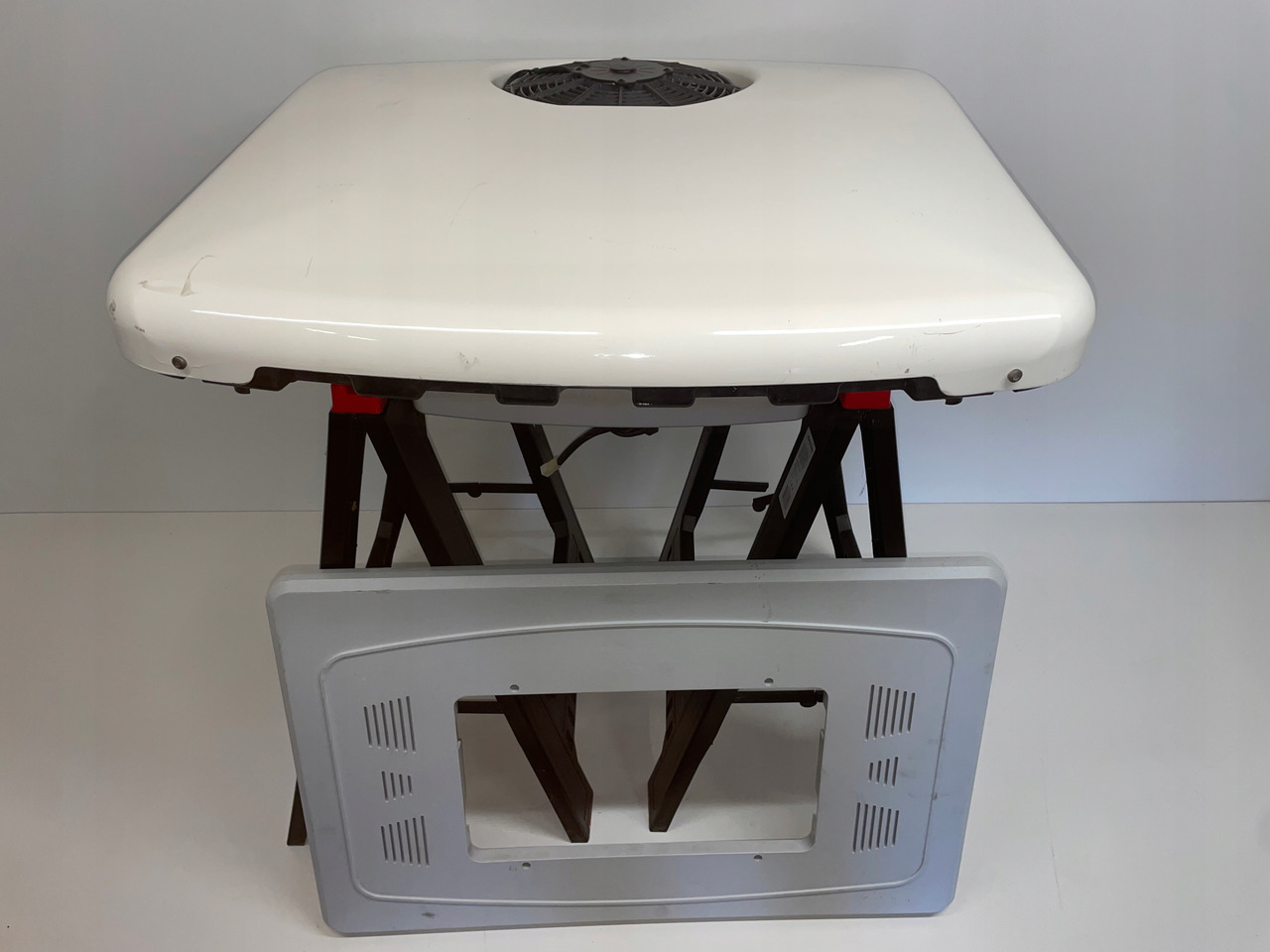 KLIMATYZACJA SLIMCOOL FACTORY PREP DAF MAN SCANIA - מדחס מזגן עבור משאית: תמונה 1 KLIMATYZACJA SLIMCOOL FACTORY PREP DAF MAN SCANIA - מדחס מזגן עבור משאית: תמונה 1