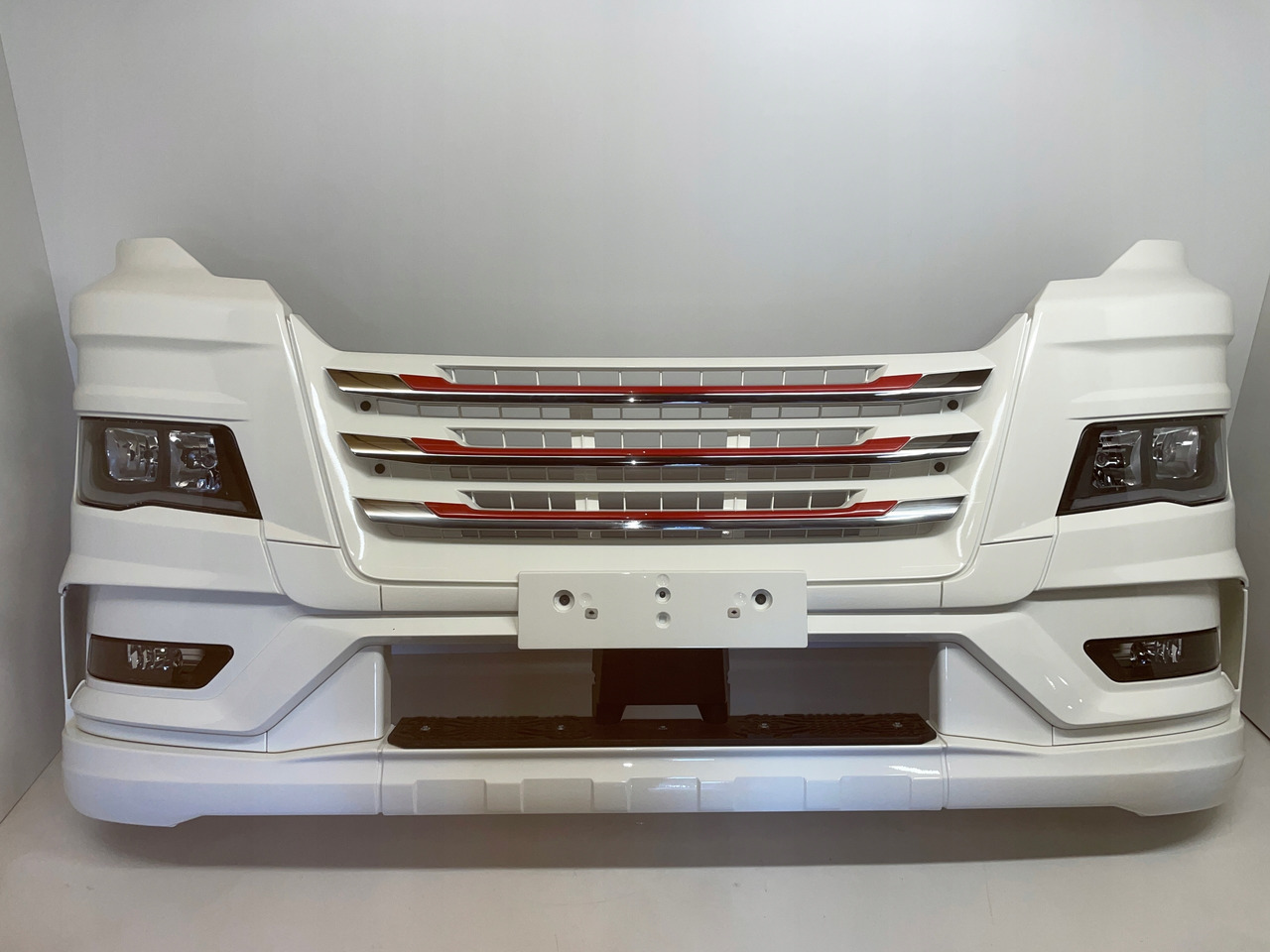 KOMPLETNY ZDERZAK MAN TG3 TGX3 TGX 3 ORYGINALNY KOLOR RAL 9010 - פגוש עבור משאית: תמונה 1 KOMPLETNY ZDERZAK MAN TG3 TGX3 TGX 3 ORYGINALNY KOLOR RAL 9010 - פגוש עבור משאית: תמונה 1