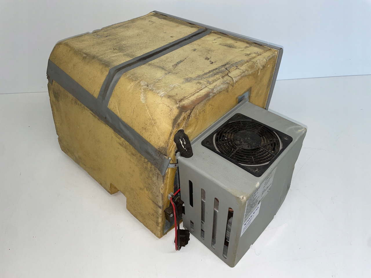 LODÓWKA CHŁODZIARKA VOLVO FH 20398817 , 061076791 - תא ופנים הרכב עבור משאית: תמונה 5 LODÓWKA CHŁODZIARKA VOLVO FH 20398817 , 061076791 - תא ופנים הרכב עבור משאית: תמונה 5