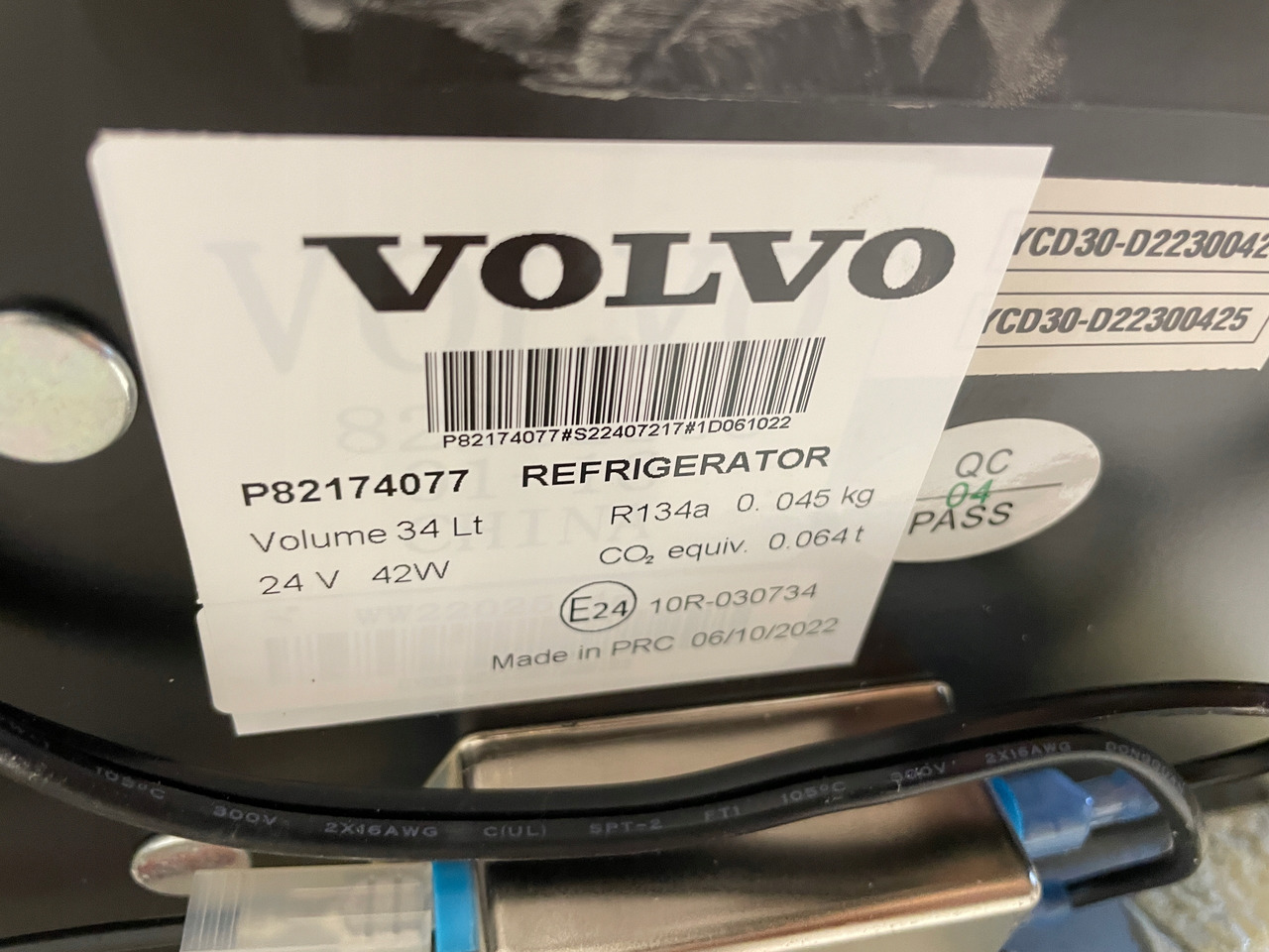 LODÓWKA CHŁODZIARKA VOLVO FH4 FH 4 P82174077 - תא ופנים הרכב עבור משאית: תמונה 4 LODÓWKA CHŁODZIARKA VOLVO FH4 FH 4 P82174077 - תא ופנים הרכב עבור משאית: תמונה 4