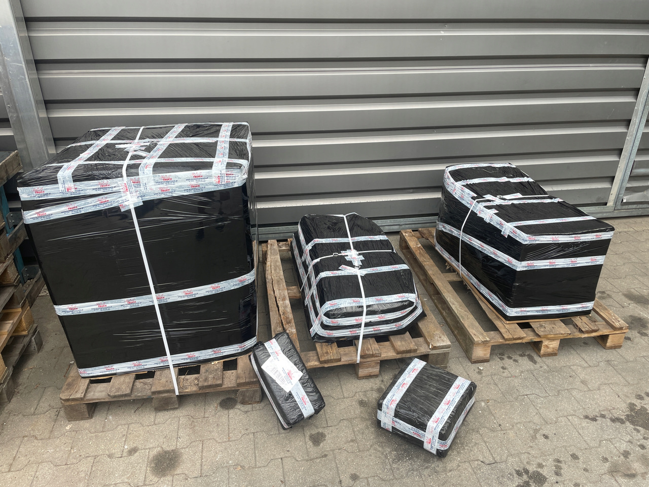 PRAWE ZAKOŃCZENIE ZDERZAKA MAN TGX TG3 MASKOWNICA 81416100988 - פגוש עבור משאית: תמונה 4 PRAWE ZAKOŃCZENIE ZDERZAKA MAN TGX TG3 MASKOWNICA 81416100988 - פגוש עבור משאית: תמונה 4