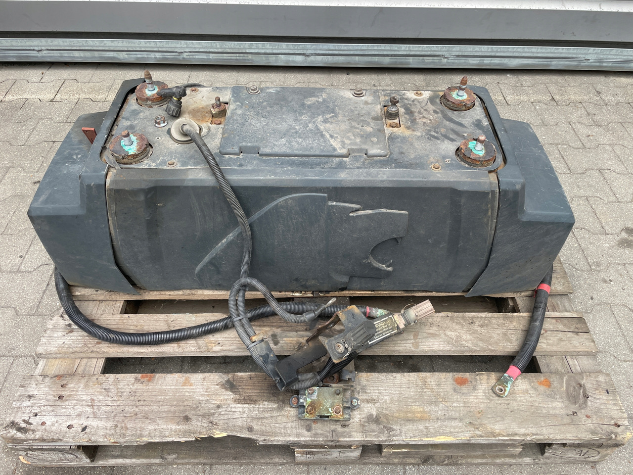 SKRZYNIA SKRZYNKA NA AKUMULATORY MAN TGX TGS 81418606147 - מצבר עבור משאית: תמונה 1 SKRZYNIA SKRZYNKA NA AKUMULATORY MAN TGX TGS 81418606147 - מצבר עבור משאית: תמונה 1