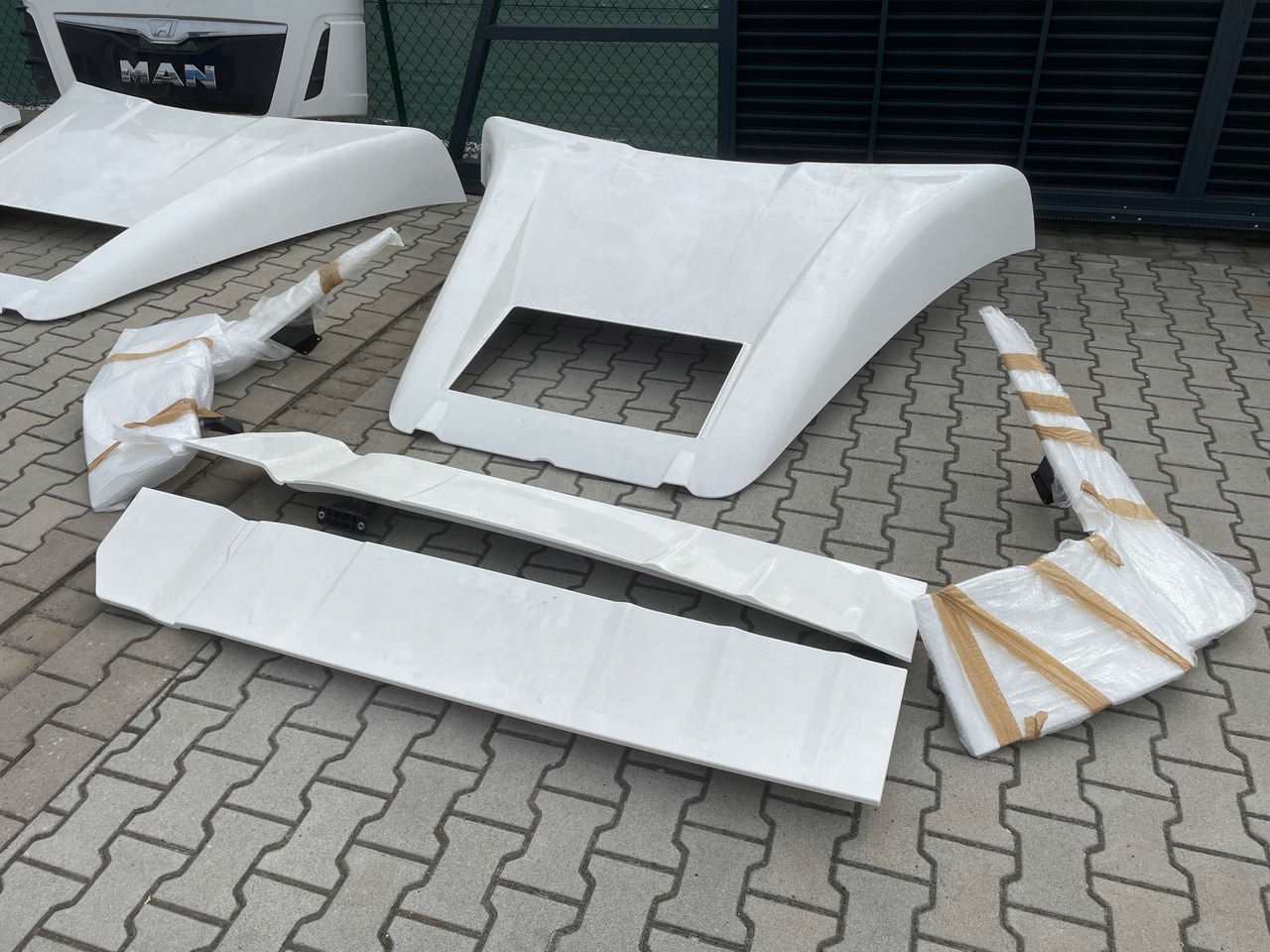 Spoiler Zakabinowy Górny Boczny Spoilery Zakabinowe Man TGX3 TG3 TGX 3 - אווירודינמיקה/ ספוילר עבור משאית: תמונה 2 Spoiler Zakabinowy Górny Boczny Spoilery Zakabinowe Man TGX3 TG3 TGX 3 - אווירודינמיקה/ ספוילר עבור משאית: תמונה 2