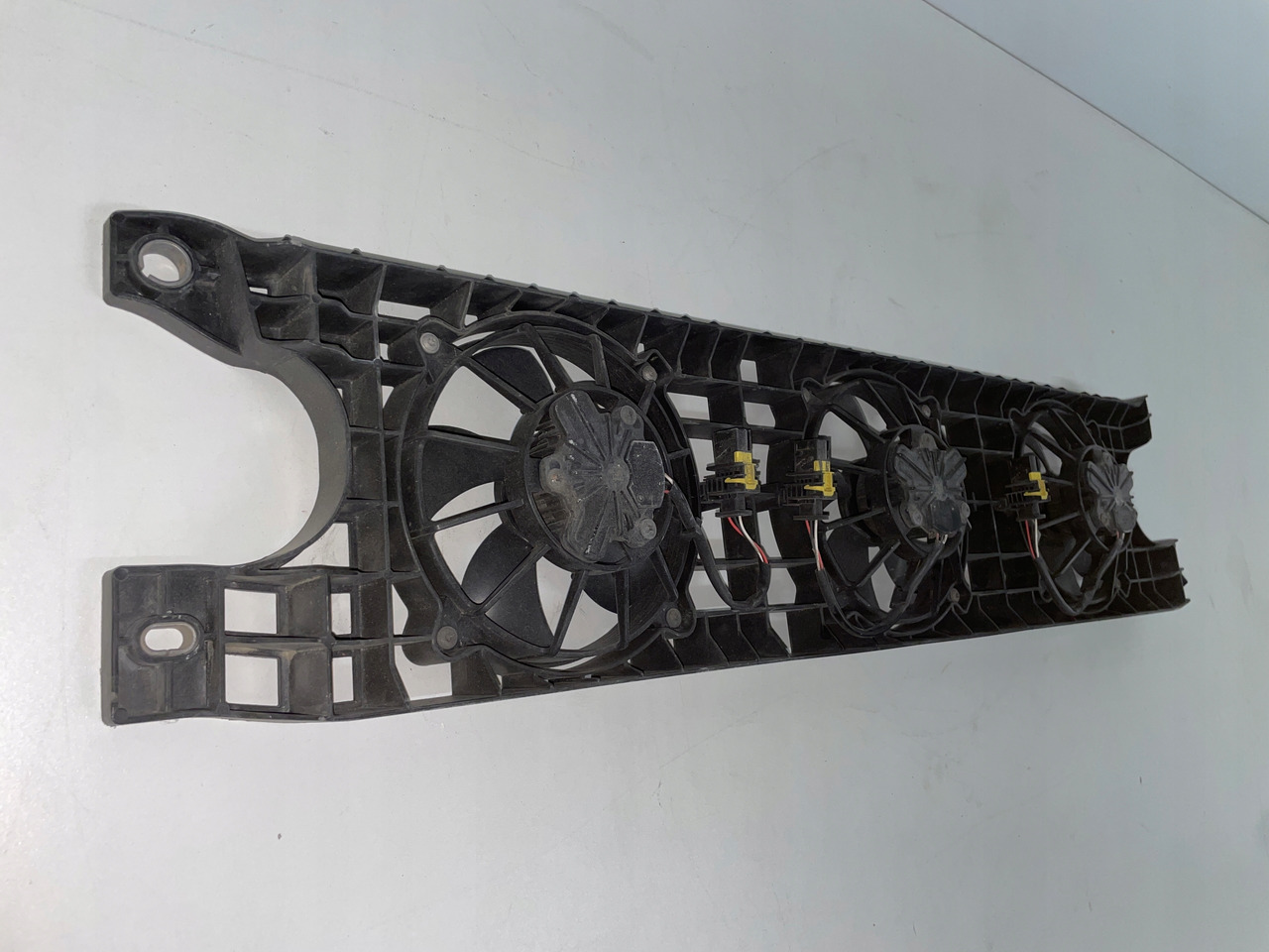 WENTYLATOR CHŁODNICY KLIMATYZACJI MAN TGX TGS 3 TG3 81619306103 - חימום/ אוורור עבור משאית: תמונה 2 WENTYLATOR CHŁODNICY KLIMATYZACJI MAN TGX TGS 3 TG3 81619306103 - חימום/ אוורור עבור משאית: תמונה 2