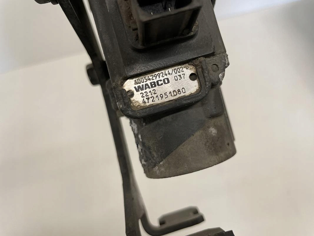 ZAWÓR CIŚNIENIA MERCEDES ACTROS MP4 A0054299244 - מתלה עבור משאית: תמונה 2 ZAWÓR CIŚNIENIA MERCEDES ACTROS MP4 A0054299244 - מתלה עבור משאית: תמונה 2