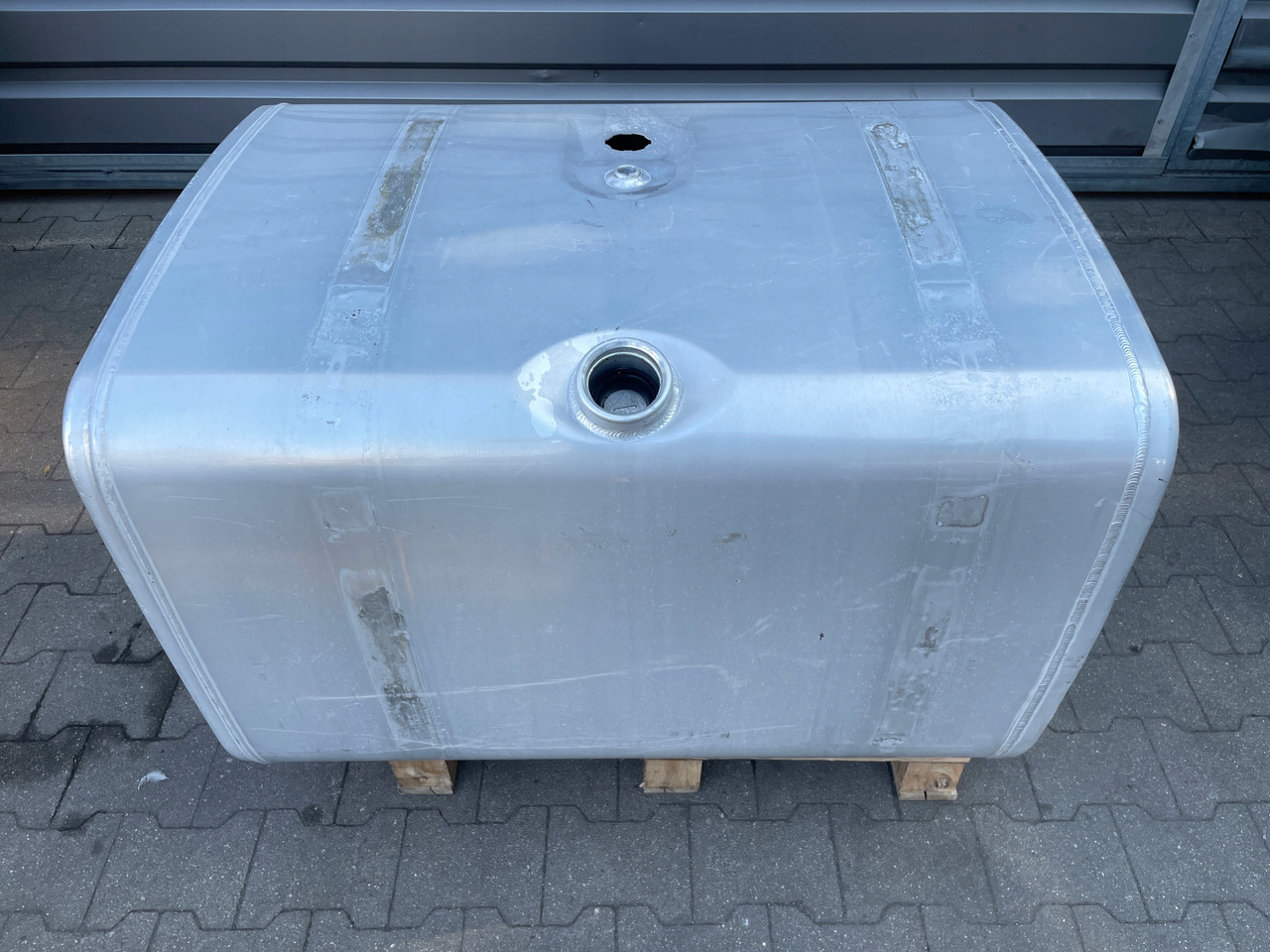 ZBIORNIK PALIWA 400L SCANIA 1878319 - מכל דלק עבור משאית: תמונה 1 ZBIORNIK PALIWA 400L SCANIA 1878319 - מכל דלק עבור משאית: תמונה 1