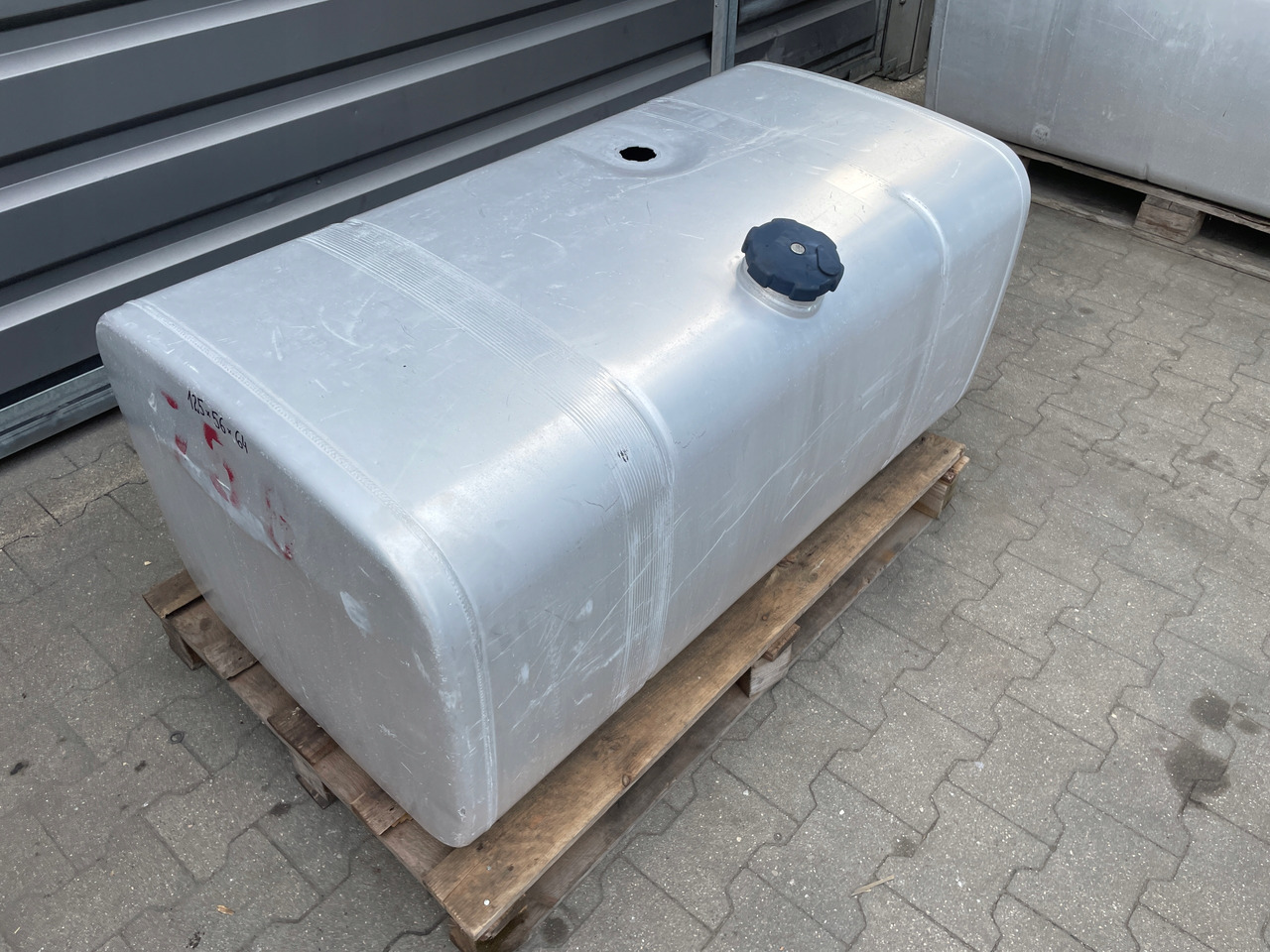 ZBIORNIK PALIWA MAN SCANIA DAF R 600 L IVECO - מכל דלק עבור משאית: תמונה 2 ZBIORNIK PALIWA MAN SCANIA DAF R 600 L IVECO - מכל דלק עבור משאית: תמונה 2
