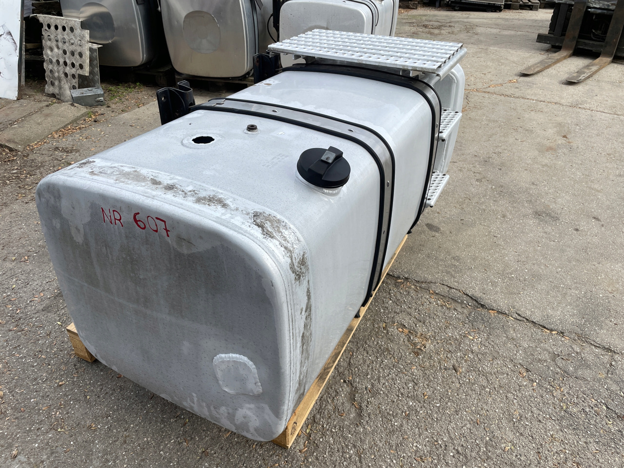 ZBIORNIK PALIWA MAN TGX TGS TGA 590 L 81122015663 - מכל דלק עבור משאית: תמונה 2 ZBIORNIK PALIWA MAN TGX TGS TGA 590 L 81122015663 - מכל דלק עבור משאית: תמונה 2