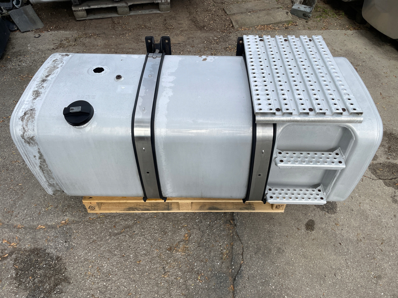 ZBIORNIK PALIWA MAN TGX TGS TGA 590 L 81122015663 - מכל דלק עבור משאית: תמונה 1 ZBIORNIK PALIWA MAN TGX TGS TGA 590 L 81122015663 - מכל דלק עבור משאית: תמונה 1