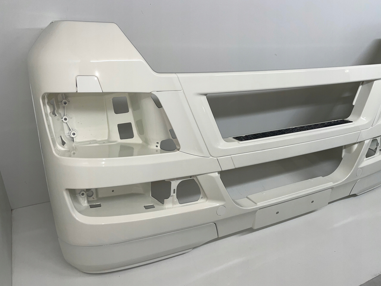 ZDERZAK MAN TGX RAL 9010 - פגוש עבור משאית: תמונה 3 ZDERZAK MAN TGX RAL 9010 - פגוש עבור משאית: תמונה 3