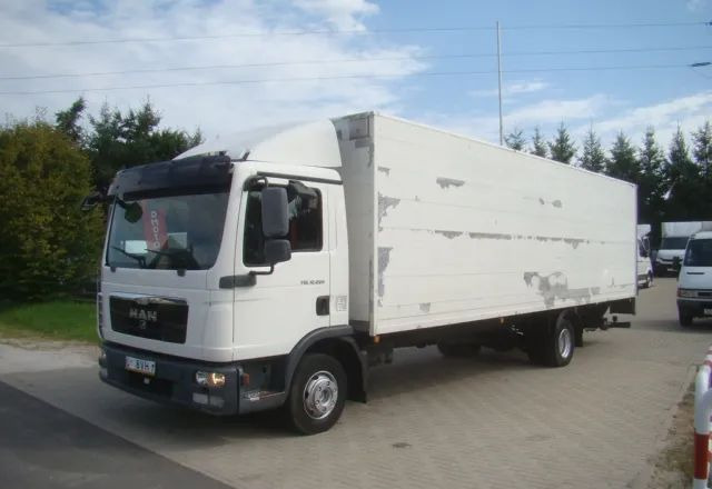MAN TGL 12-220 8.10M KLIMA WINDA 2000KG - משאית תיבה: תמונה 2 MAN TGL 12-220 8.10M KLIMA WINDA 2000KG - משאית תיבה: תמונה 2
