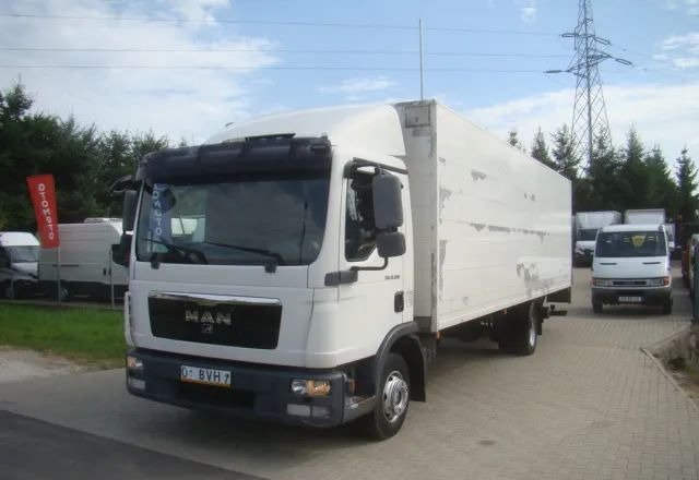 MAN TGL 12-220 8.10M KLIMA WINDA 2000KG - משאית תיבה: תמונה 1 MAN TGL 12-220 8.10M KLIMA WINDA 2000KG - משאית תיבה: תמונה 1