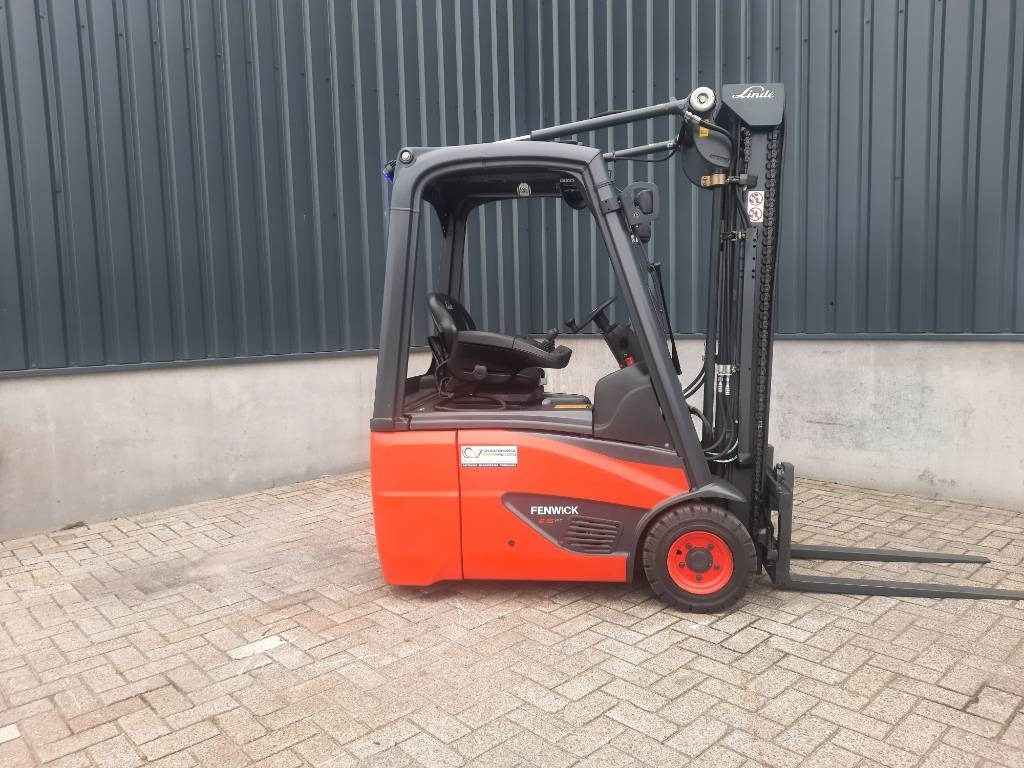Linde E15-02 - מלגזה חשמלית: תמונה 3 Linde E15-02 - מלגזה חשמלית: תמונה 3