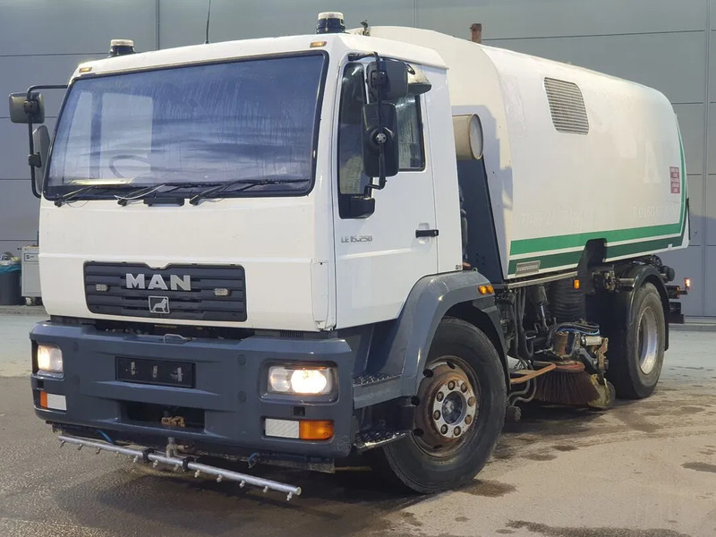 MAN LE 15.250 Eurovoirie Sweeper Manual Steelsuspension Euro 3 2007 - מטאטא כבישים: תמונה 1 MAN LE 15.250 Eurovoirie Sweeper Manual Steelsuspension Euro 3 2007 - מטאטא כבישים: תמונה 1