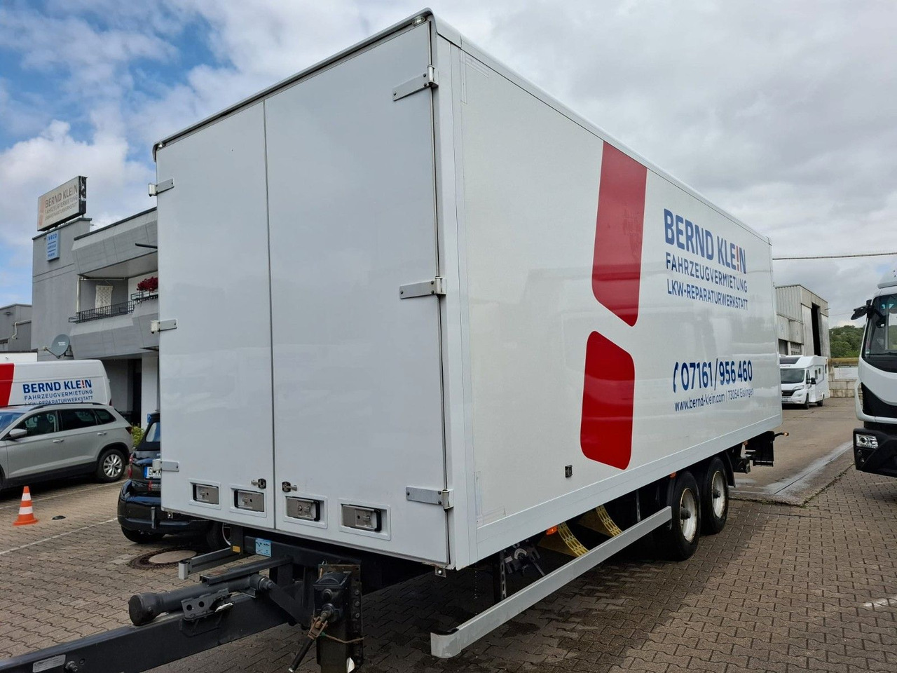 Fliegl TKF118 - קרון נגרר בתיבה סגורה: תמונה 2 Fliegl TKF118 - קרון נגרר בתיבה סגורה: תמונה 2