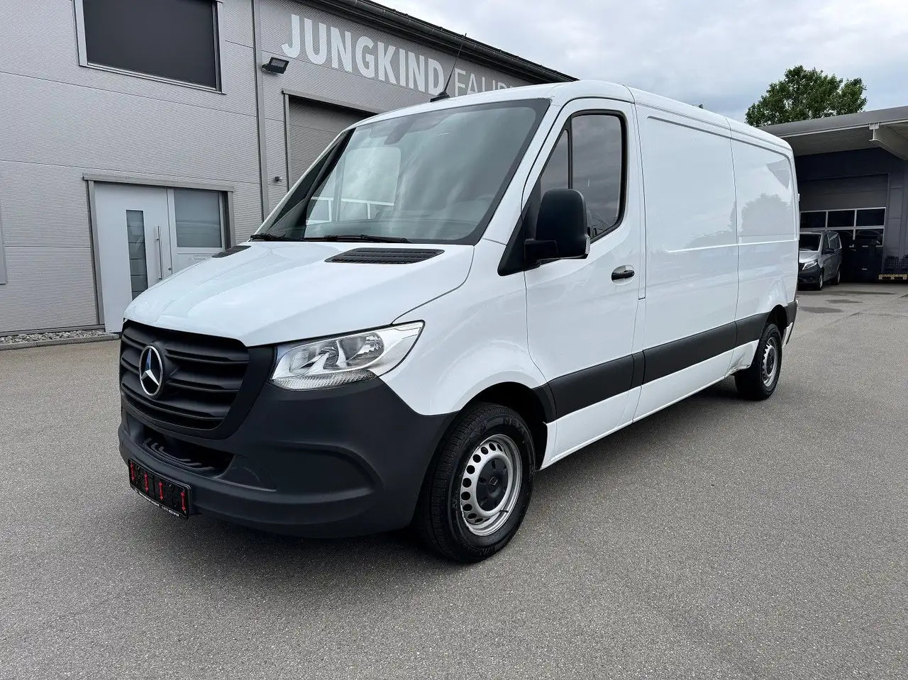 Mercedes-Benz Sprinter 215 CDI Flach Lang Klima FWD - כלי רכב מסחרי עם לוח: תמונה 1 Mercedes-Benz Sprinter 215 CDI Flach Lang Klima FWD - כלי רכב מסחרי עם לוח: תמונה 1