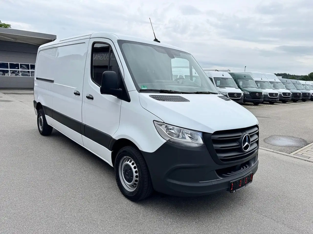 Mercedes-Benz Sprinter 215 CDI Flach Lang Klima FWD - כלי רכב מסחרי עם לוח: תמונה 2 Mercedes-Benz Sprinter 215 CDI Flach Lang Klima FWD - כלי רכב מסחרי עם לוח: תמונה 2