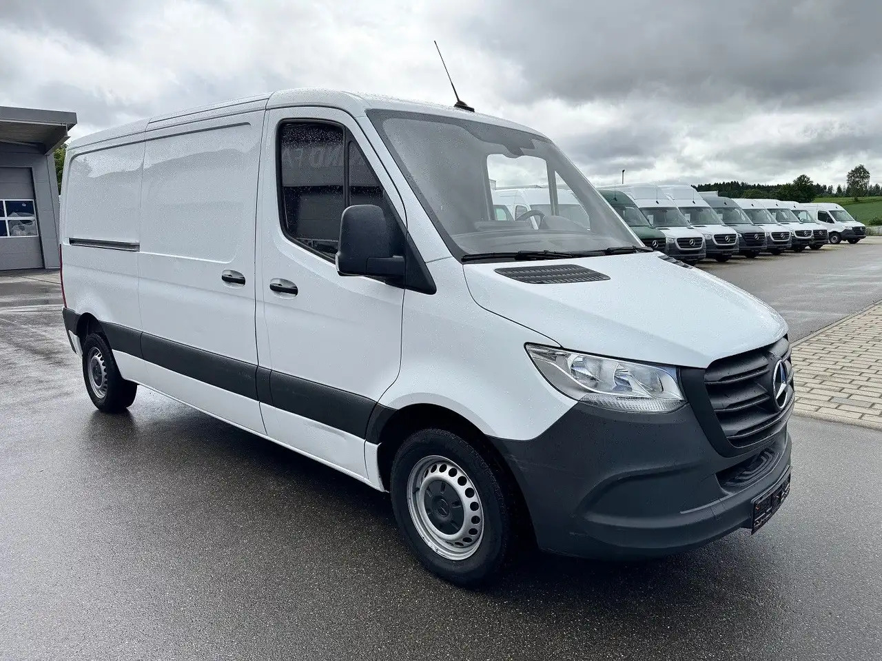 Mercedes-Benz Sprinter 215 CDI Flach Lang Klima FWD - כלי רכב מסחרי עם לוח: תמונה 2 Mercedes-Benz Sprinter 215 CDI Flach Lang Klima FWD - כלי רכב מסחרי עם לוח: תמונה 2