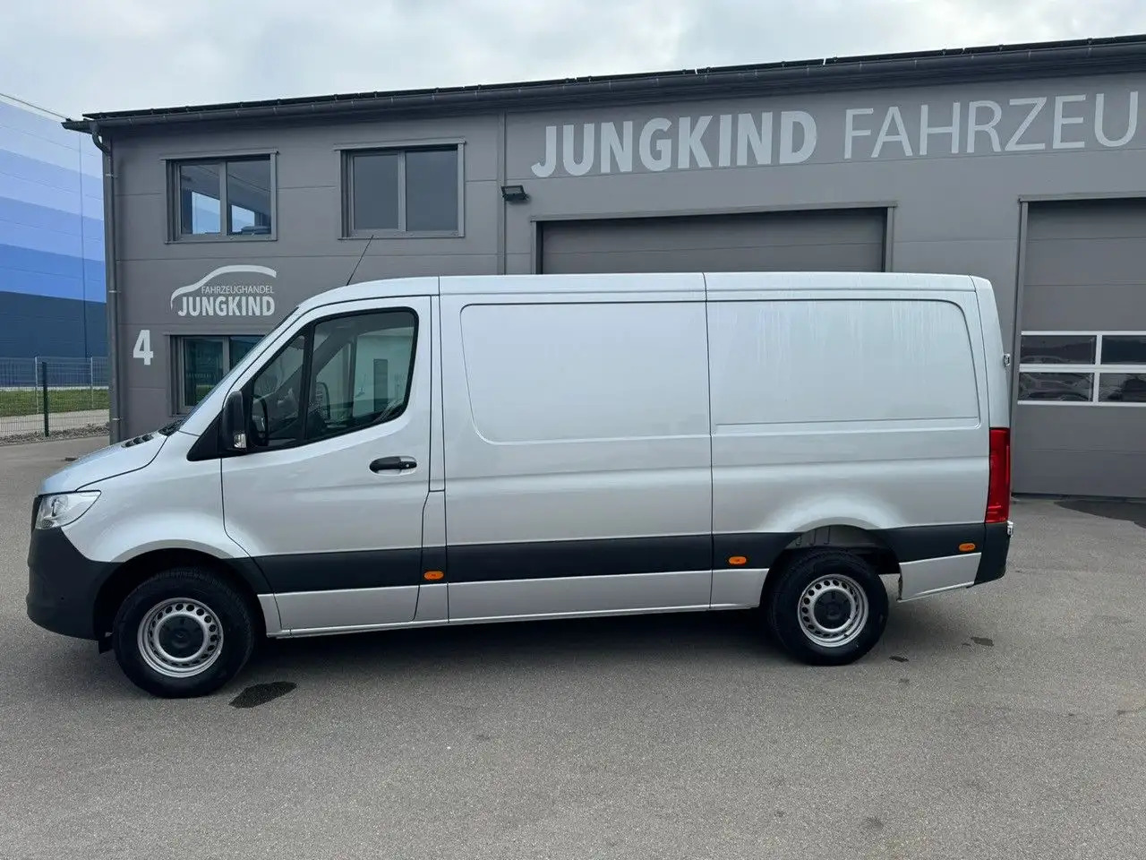 Mercedes-Benz Sprinter 317 CDI Flach Lang Silber Klima MBUX - כלי רכב מסחרי עם לוח: תמונה 3 Mercedes-Benz Sprinter 317 CDI Flach Lang Silber Klima MBUX - כלי רכב מסחרי עם לוח: תמונה 3