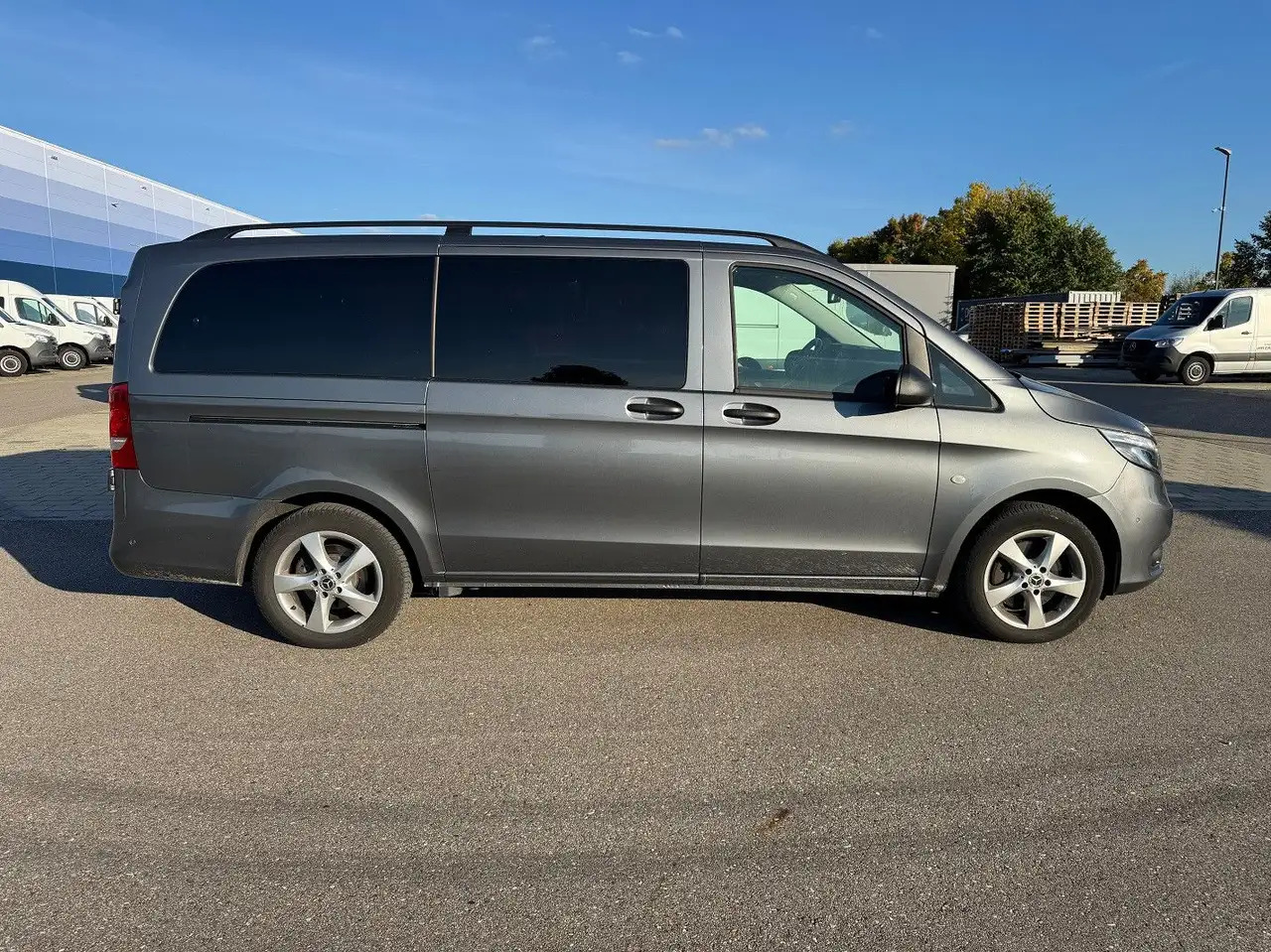 Mercedes-Benz Vito Tourer 119 CDI Edition 4x4 Lang - מכונית: תמונה 4 Mercedes-Benz Vito Tourer 119 CDI Edition 4x4 Lang - מכונית: תמונה 4