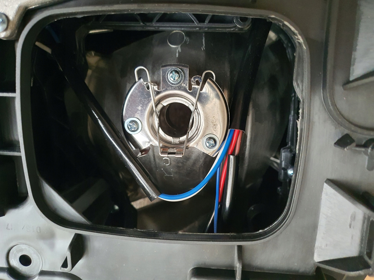 NOWY REFLEKTOR VOLVO FH4 PRAWY - פנס קדמי עבור משאית: תמונה 5 NOWY REFLEKTOR VOLVO FH4 PRAWY - פנס קדמי עבור משאית: תמונה 5