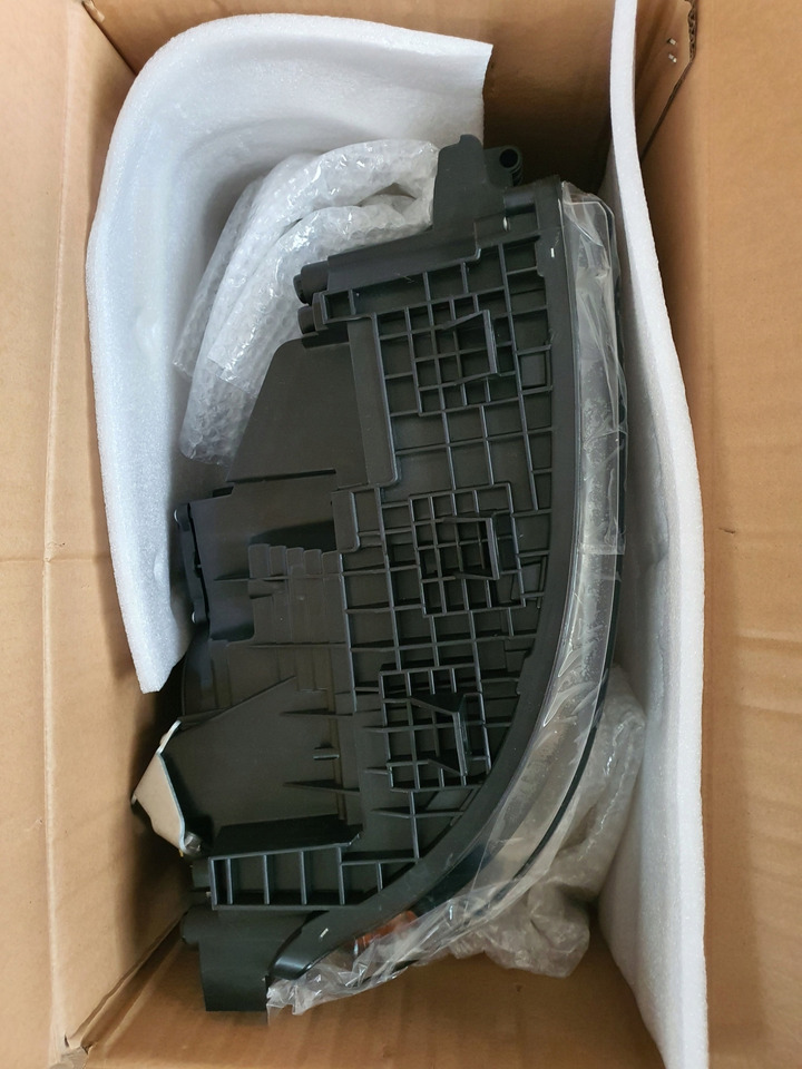 NOWY REFLEKTOR VOLVO FH4 PRAWY - פנס קדמי עבור משאית: תמונה 3 NOWY REFLEKTOR VOLVO FH4 PRAWY - פנס קדמי עבור משאית: תמונה 3