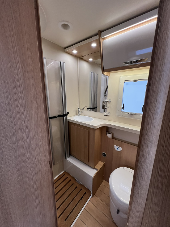 FORSTER T 699 EB Hubbett - Markise - Fahrradtr. - רכב ממונע חצי-משולב: תמונה 5 FORSTER T 699 EB Hubbett - Markise - Fahrradtr. - רכב ממונע חצי-משולב: תמונה 5