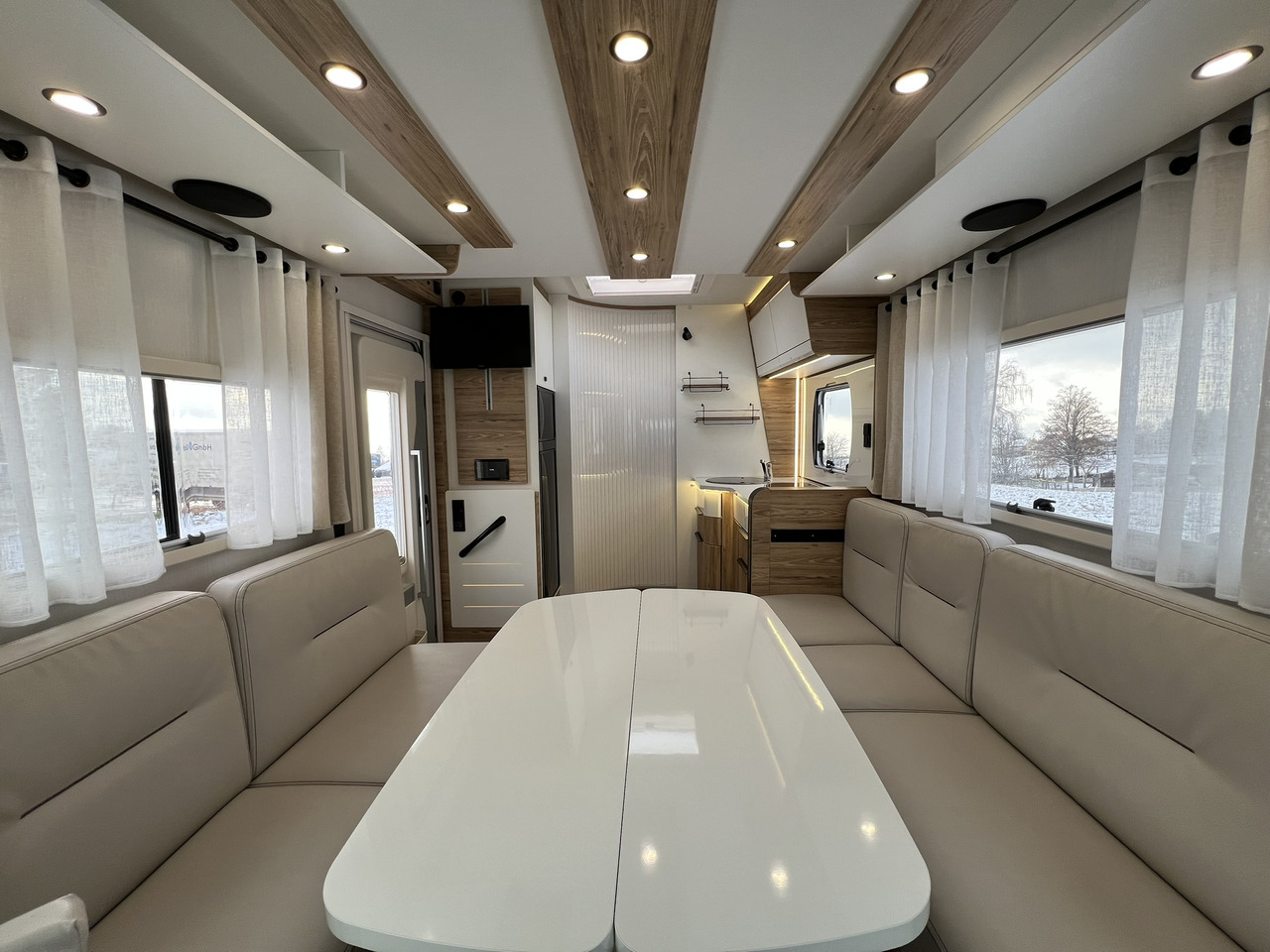 Pilote Pacific P696D Hubbett - Solar - Markise - רכב ממונע חצי-משולב: תמונה 4 Pilote Pacific P696D Hubbett - Solar - Markise - רכב ממונע חצי-משולב: תמונה 4