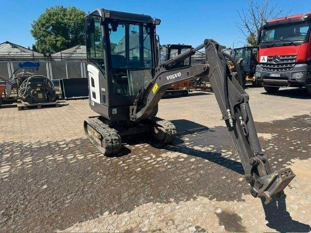 Volvo EC18D - מיני מחפר: תמונה 1 Volvo EC18D - מיני מחפר: תמונה 1