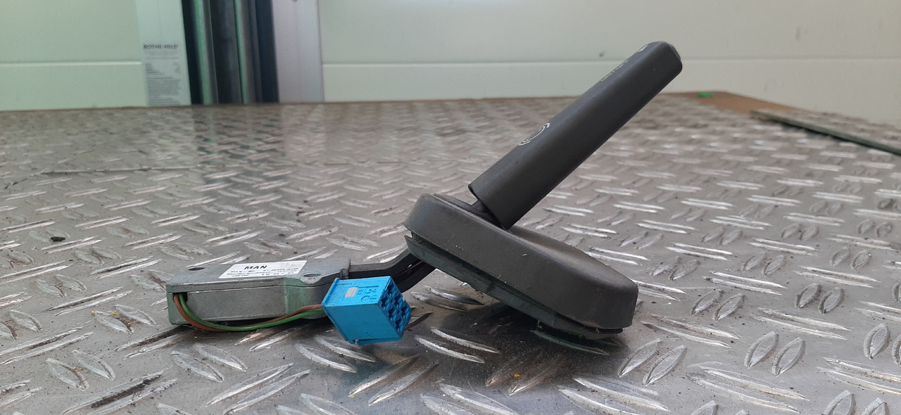 Gebr. Lenkstockschalter / Lenkstockhebel Motorbremse, MAN , Artikel - Nr. : 81.25509 - 0125 - מתג עמוד היגוי עבור משאית: תמונה 2 Gebr. Lenkstockschalter / Lenkstockhebel Motorbremse, MAN , Artikel - Nr. : 81.25509 - 0125 - מתג עמוד היגוי עבור משאית: תמונה 2