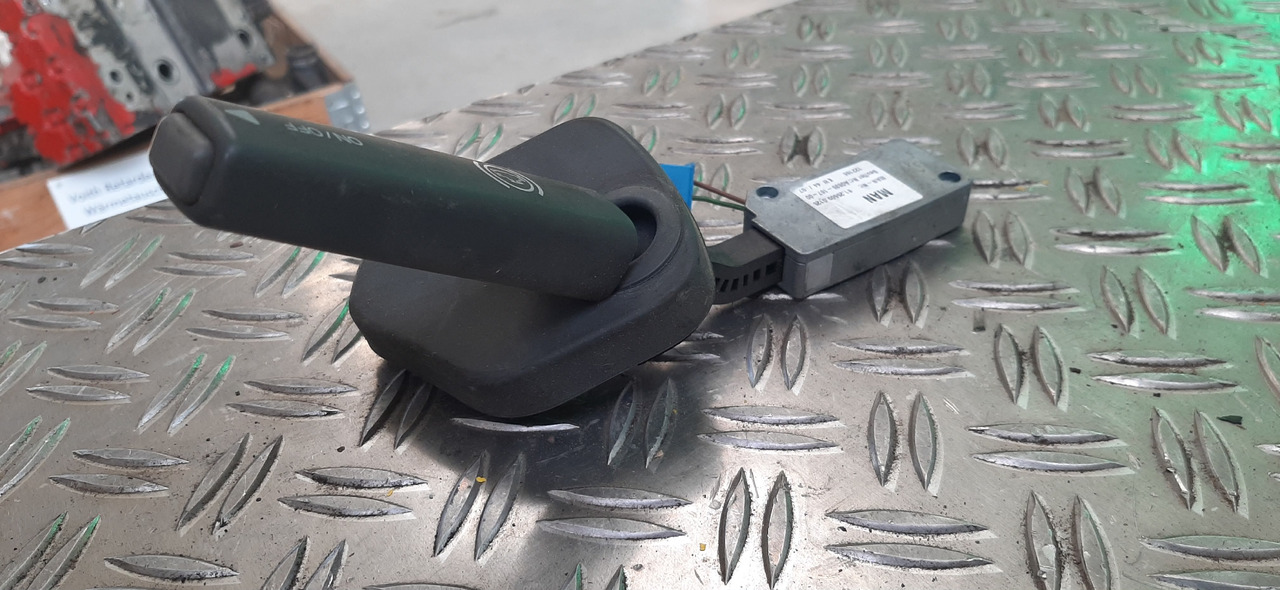 Gebr. Lenkstockschalter / Lenkstockhebel Motorbremse, MAN , Artikel - Nr. : 81.25509 - 0125 - מתג עמוד היגוי עבור משאית: תמונה 5 Gebr. Lenkstockschalter / Lenkstockhebel Motorbremse, MAN , Artikel - Nr. : 81.25509 - 0125 - מתג עמוד היגוי עבור משאית: תמונה 5