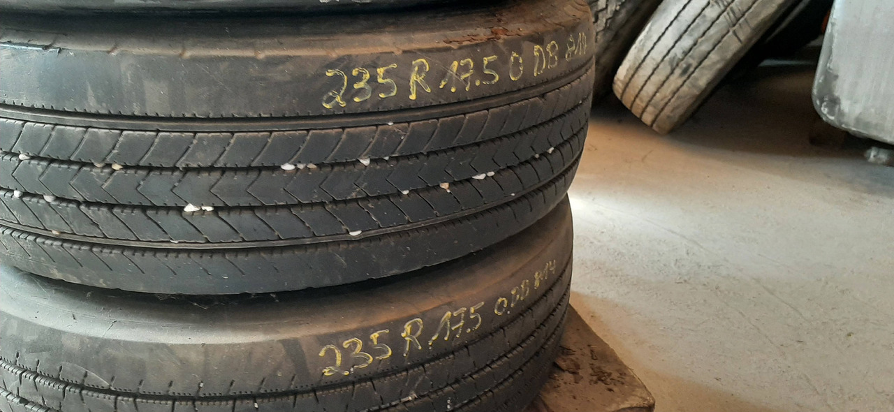 Gebrauchte FireStone FS 400 Reifen ohne Felgen, 235 / 75 R17,5 Artikel - Nr. : 81.99999 - 9999 - צמיג עבור משאית: תמונה 3 Gebrauchte FireStone FS 400 Reifen ohne Felgen, 235 / 75 R17,5 Artikel - Nr. : 81.99999 - 9999 - צמיג עבור משאית: תמונה 3