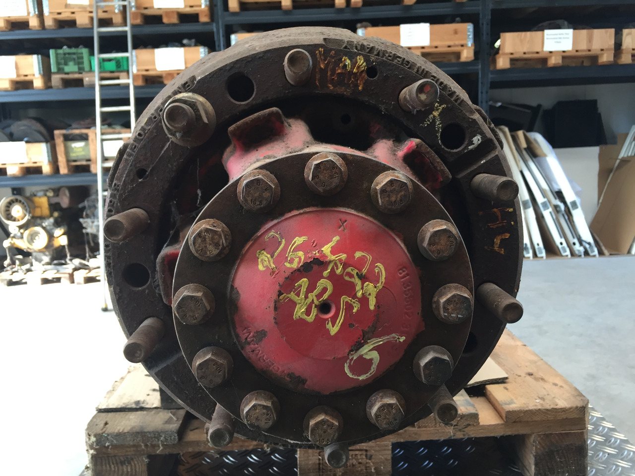 Gebrauchte Hinterachse MAN F2000, 26.422, Typ : HY 110, 13 Tonnen, Artikel - Nr. : 81.99999 - 9999 - סרן אחורי עבור משאית: תמונה 2 Gebrauchte Hinterachse MAN F2000, 26.422, Typ : HY 110, 13 Tonnen, Artikel - Nr. : 81.99999 - 9999 - סרן אחורי עבור משאית: תמונה 2