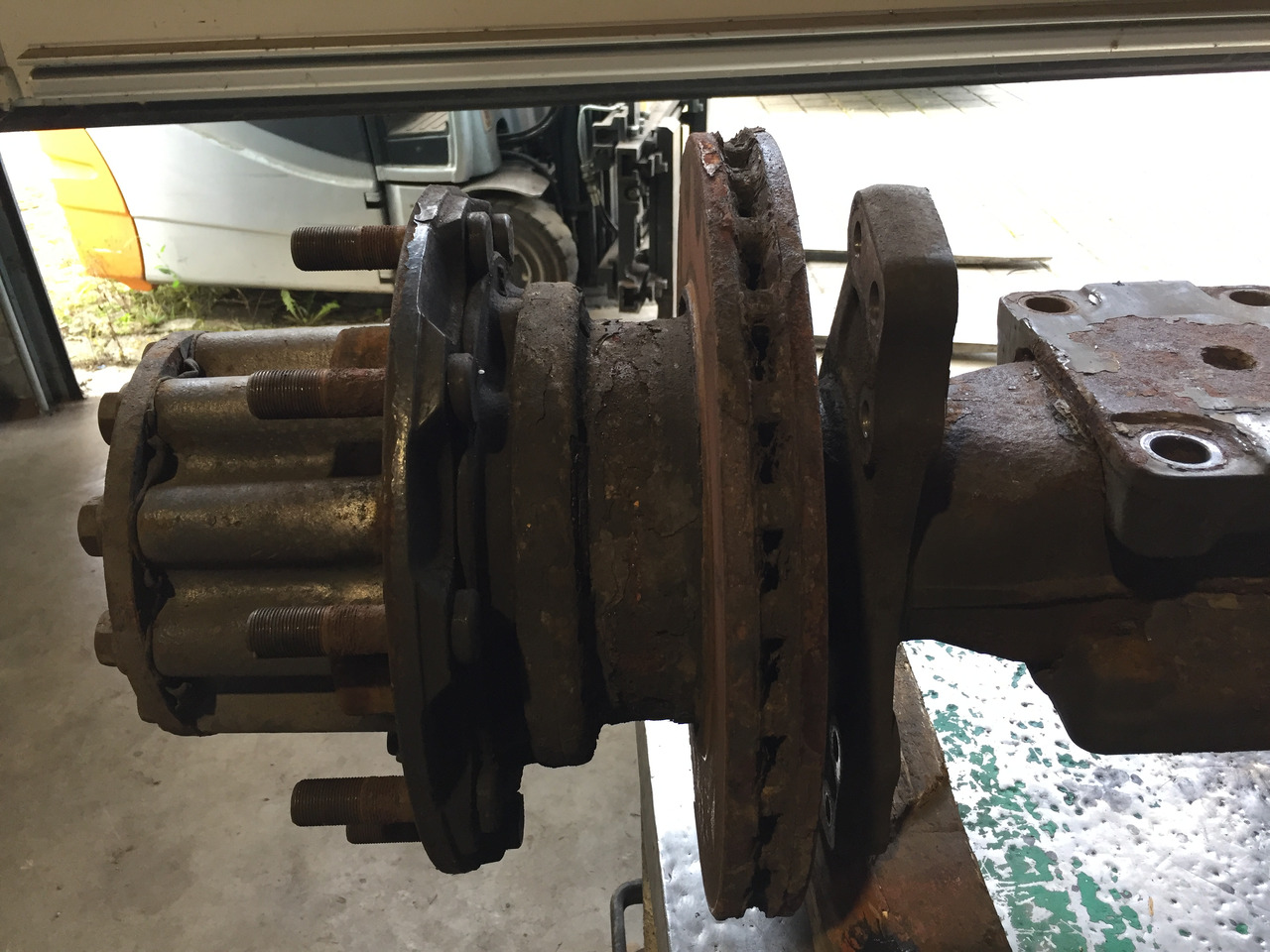 Gebrauchte Hinterradachse DB Axor 1824, Typ : HL6 / 1DCSL - 13, Artikel - Nr. : 99.99999 - 9999 - סרן אחורי עבור משאית: תמונה 2 Gebrauchte Hinterradachse DB Axor 1824, Typ : HL6 / 1DCSL - 13, Artikel - Nr. : 99.99999 - 9999 - סרן אחורי עבור משאית: תמונה 2