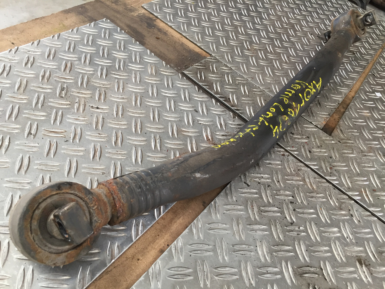 Gebrauchter Querlenker Vorderachse, DB Axor 1824, Euro 5, Artikel - Nr.: A 941 330 00 07 - מתלה עבור משאית: תמונה 2 Gebrauchter Querlenker Vorderachse, DB Axor 1824, Euro 5, Artikel - Nr.: A 941 330 00 07 - מתלה עבור משאית: תמונה 2