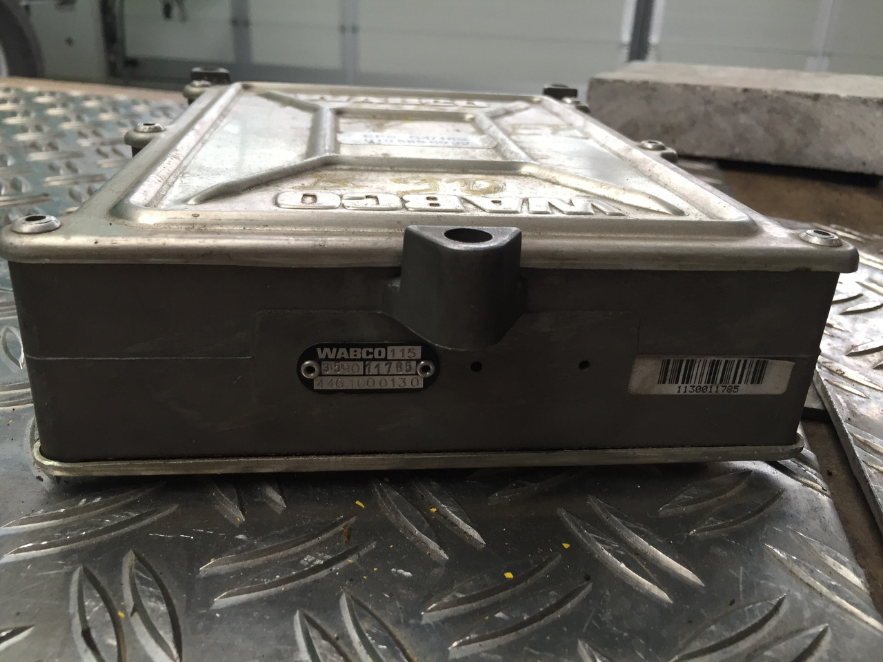 Gebrauchtes DB 1935 SK WABCO - Steuergerät, EBS 4S / 4 M, Artikel - Nr. : 446 100 0130 - ECU עבור משאית: תמונה 2 Gebrauchtes DB 1935 SK WABCO - Steuergerät, EBS 4S / 4 M, Artikel - Nr. : 446 100 0130 - ECU עבור משאית: תמונה 2