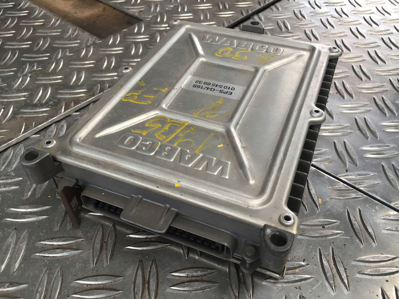 Gebrauchtes DB 1935 SK WABCO - Steuergerät, EBS 4S / 4 M, Artikel - Nr. : 446 100 0130 - ECU עבור משאית: תמונה 3 Gebrauchtes DB 1935 SK WABCO - Steuergerät, EBS 4S / 4 M, Artikel - Nr. : 446 100 0130 - ECU עבור משאית: תמונה 3