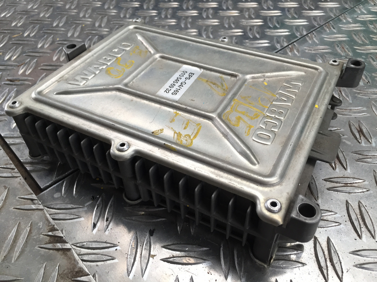 Gebrauchtes DB 1935 SK WABCO - Steuergerät, EBS 4S / 4 M, Artikel - Nr. : 446 100 0130 - ECU עבור משאית: תמונה 4 Gebrauchtes DB 1935 SK WABCO - Steuergerät, EBS 4S / 4 M, Artikel - Nr. : 446 100 0130 - ECU עבור משאית: תמונה 4