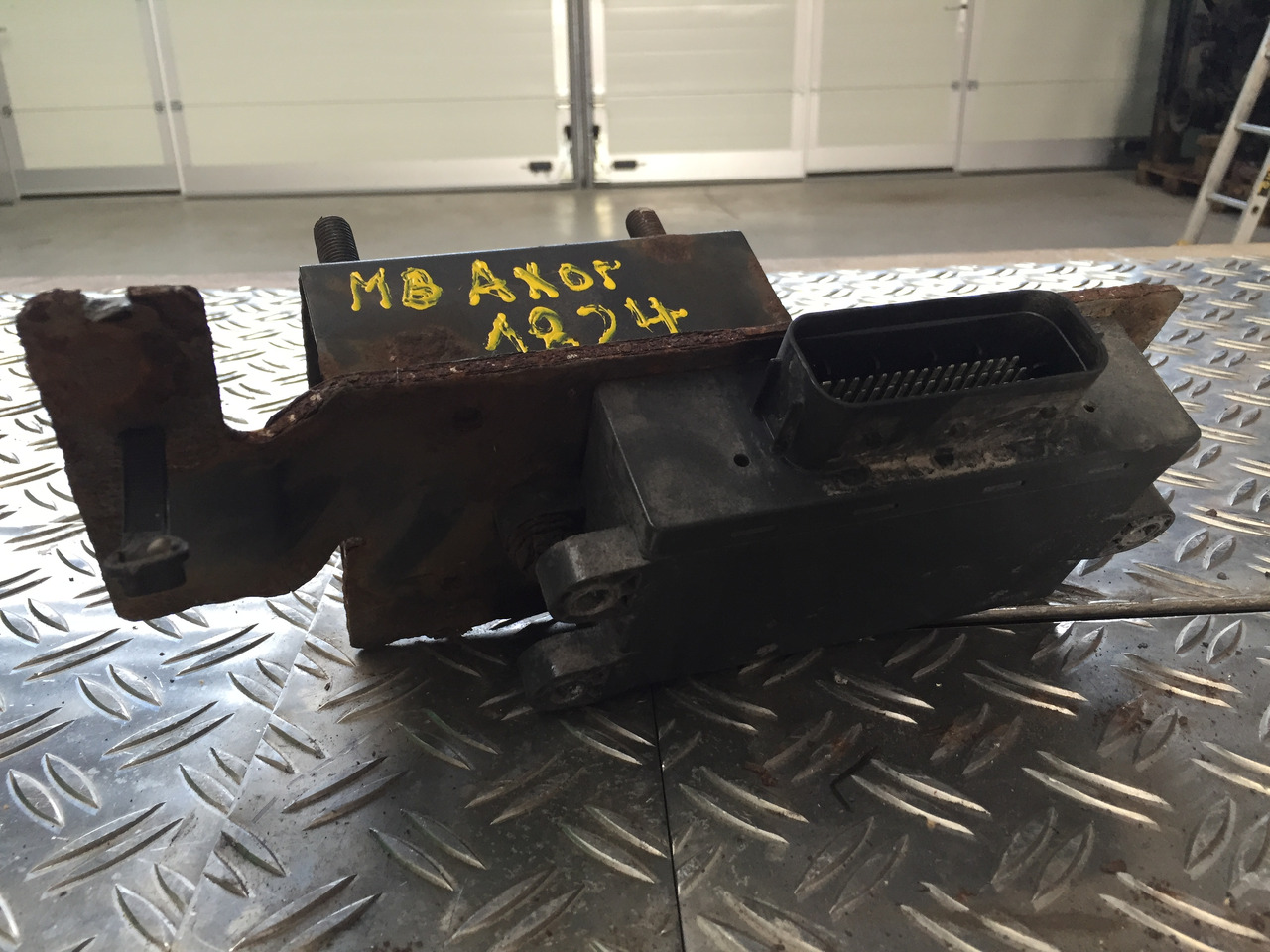 Gebrauchtes Steuergerät MB Axor 1824, Artikel - Nr. : A 9999 9999 99 - ECU עבור משאית: תמונה 1 Gebrauchtes Steuergerät MB Axor 1824, Artikel - Nr. : A 9999 9999 99 - ECU עבור משאית: תמונה 1