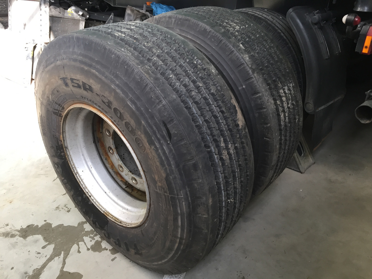 Neue Reifen, Firestone TSP - 3000, Größe : 425 / 65 R x 22,5 - 2 Stück mit Felgen - צמיג עבור משאית: תמונה 3 Neue Reifen, Firestone TSP - 3000, Größe : 425 / 65 R x 22,5 - 2 Stück mit Felgen - צמיג עבור משאית: תמונה 3