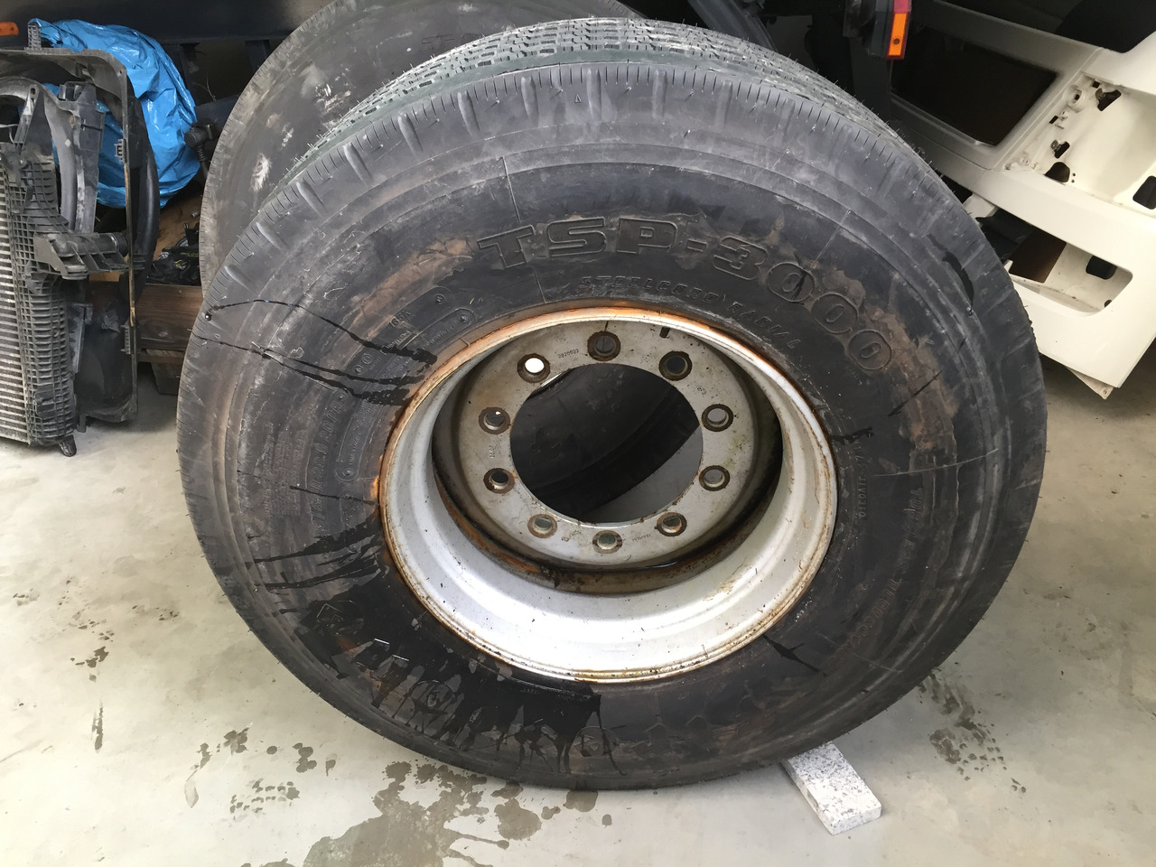 Neue Reifen, Firestone TSP - 3000, Größe : 425 / 65 R x 22,5 - 2 Stück mit Felgen - צמיג עבור משאית: תמונה 4 Neue Reifen, Firestone TSP - 3000, Größe : 425 / 65 R x 22,5 - 2 Stück mit Felgen - צמיג עבור משאית: תמונה 4