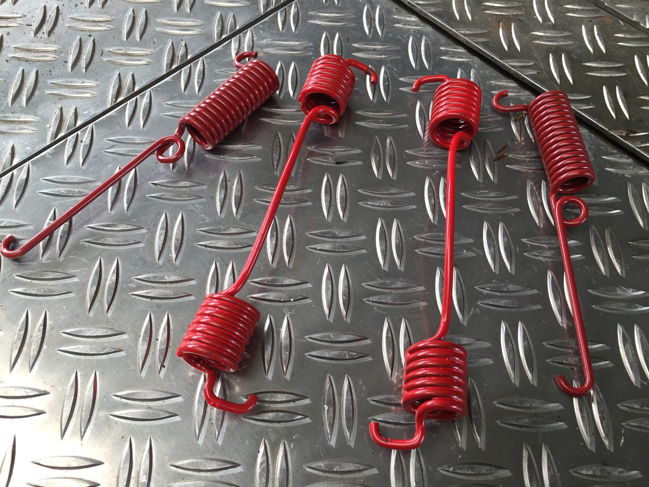 Neuwertige MAN L 2000 Zugfeder, Hinterachse Bremse , Artikel - Nr. : 81.97610 - 0224 - מתלה עבור משאית: תמונה 1 Neuwertige MAN L 2000 Zugfeder, Hinterachse Bremse , Artikel - Nr. : 81.97610 - 0224 - מתלה עבור משאית: תמונה 1