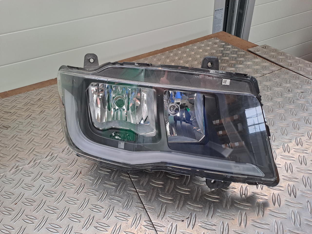 ---Neuwertiger Scheinwerfer und Träger MAN TG3 / TGS / TGX, Artikel - Nr. : 81.25101 - 6738 - פנס קדמי עבור משאית: תמונה 1 ---Neuwertiger Scheinwerfer und Träger MAN TG3 / TGS / TGX, Artikel - Nr. : 81.25101 - 6738 - פנס קדמי עבור משאית: תמונה 1